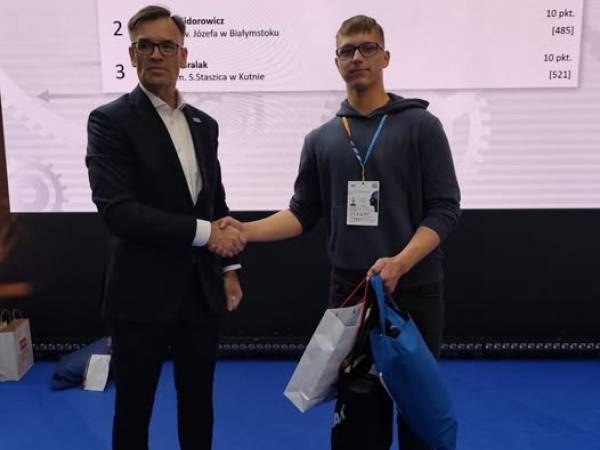 Zwycięstwo Szymona w Olimpiadzie Wiedzy Motoryzacyjnej! Pierwsze miejsce w Polsce!